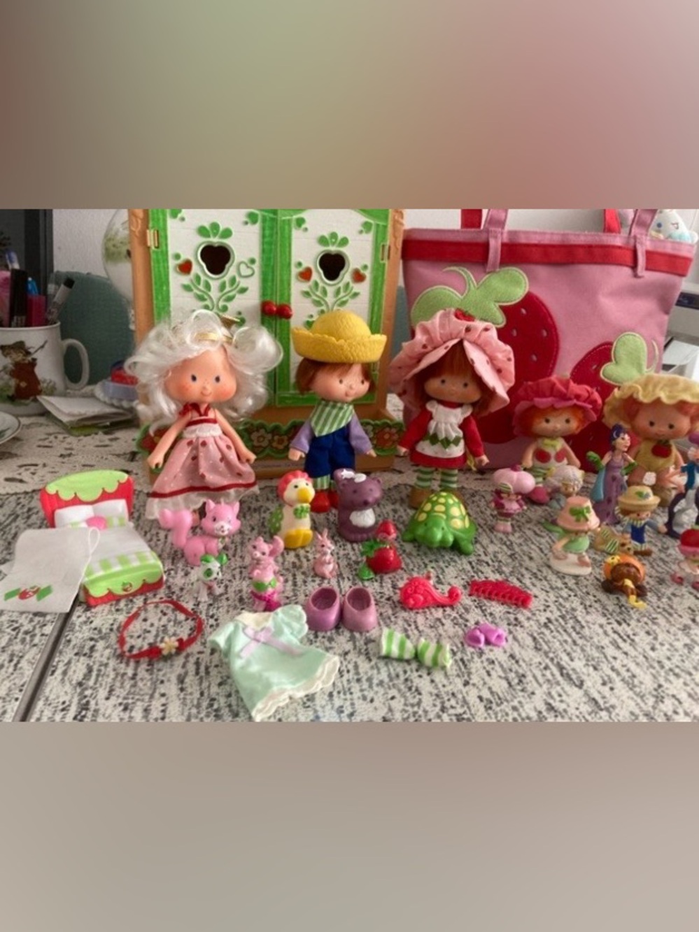 🍓 Vintage 1980 Strawberry Shortcake Lot Dolls Figurines Purse Display Case Pets - Picture 2 of 16